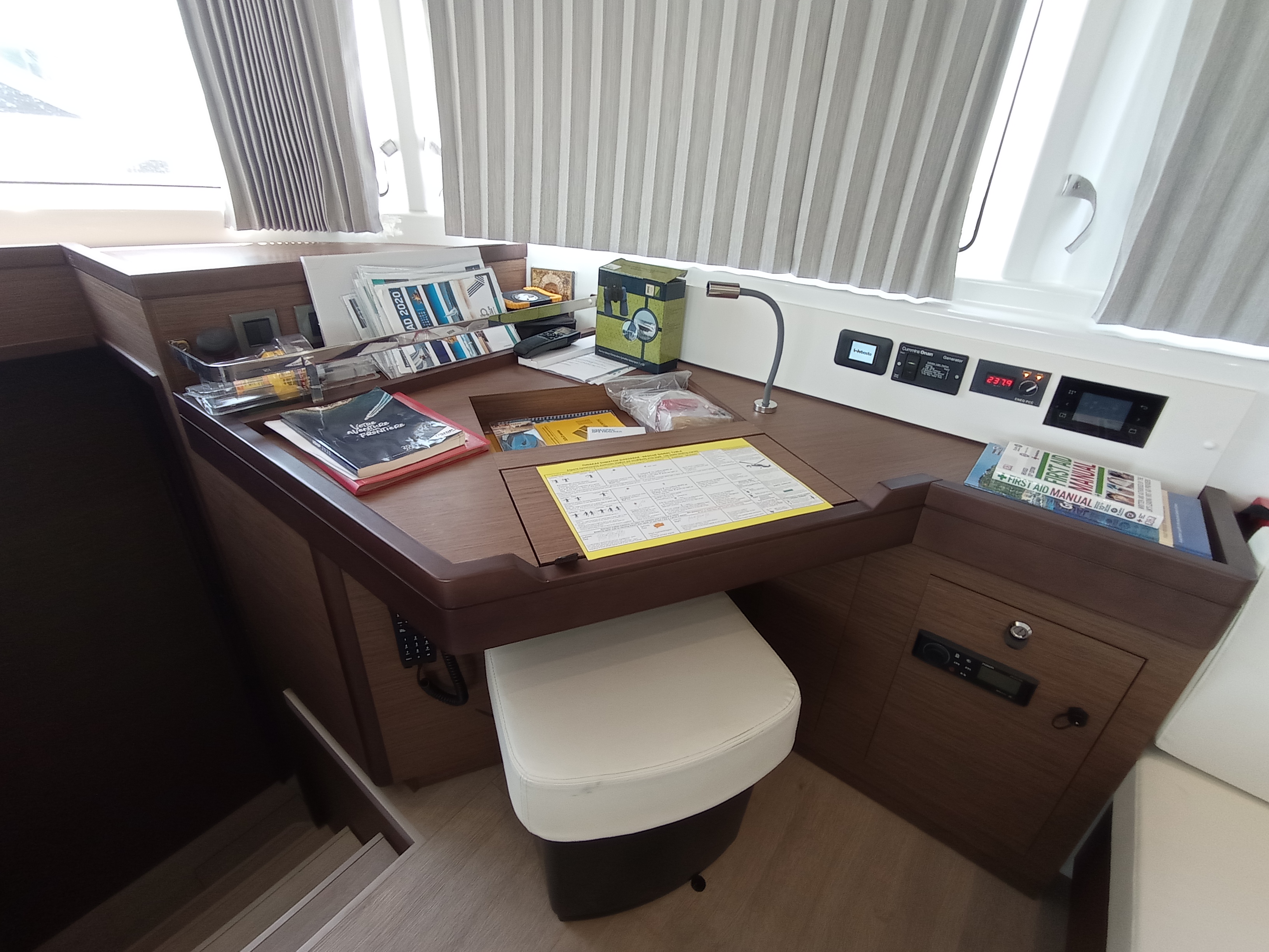 Navigation station and chart table