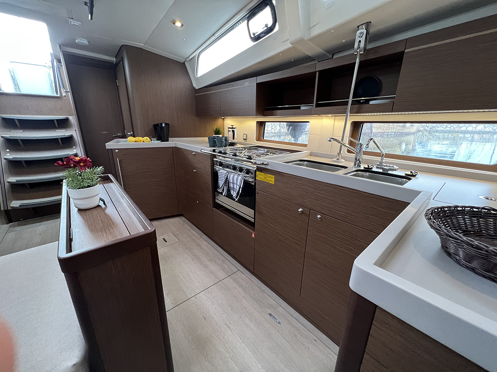 Full galley with oven and fridge